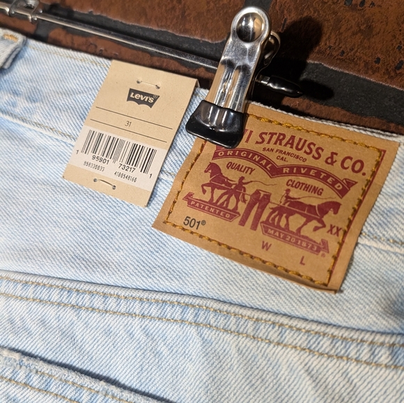 Levi's 501 High Rise Mid Thigh Distressed Button Fly Denim Shorts NWT 31 - Picture 14 of 15